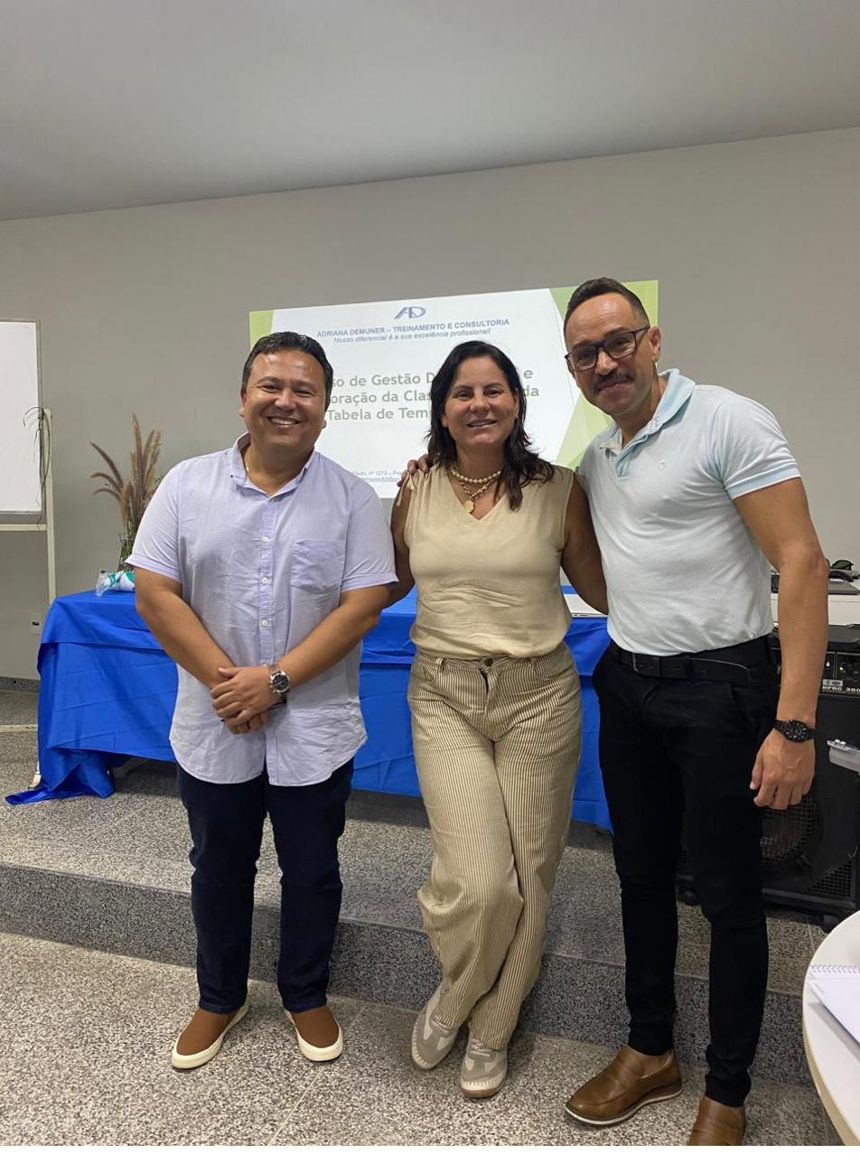 Diretoria do SAAE de Linhares/ES com o corpo docente