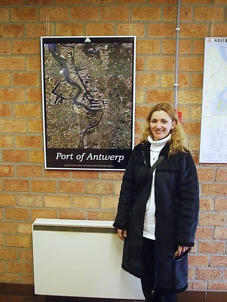 Adriana Demuner no Port of Antwerp, Bélgica